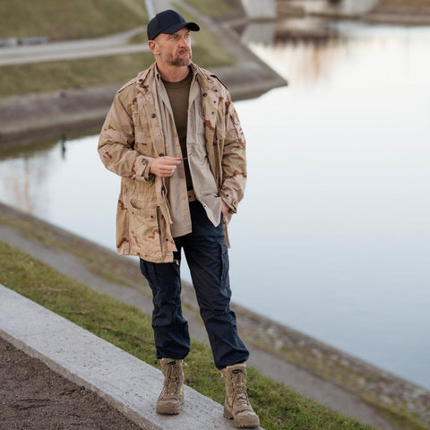 Alltagstaktik: Outfit -Inspiration mit einer militärischen Kante
