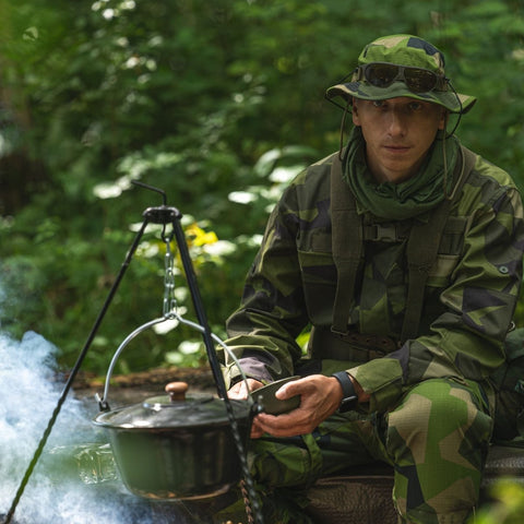 Die 10 wichtigsten Essentials von Military Surplus für Ihre nächste Wanderung