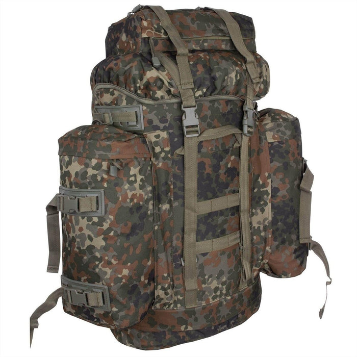 Grand sac à dos tactique camouflage A.Blochl BW flecktarn avec plusieurs compartiments et bretelles réglables pour le trekking en plein air.