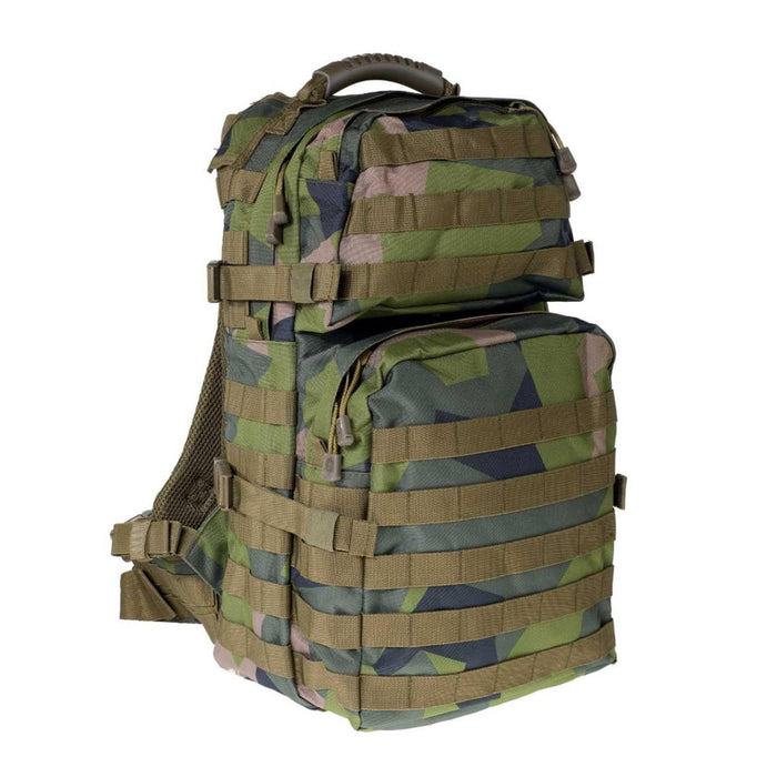 Zaino tattico A.Blochl 40L in mimetica M90 con passanti MOLLE, spallacci imbottiti, fibbia in vita a sgancio rapido per uso esterno.
