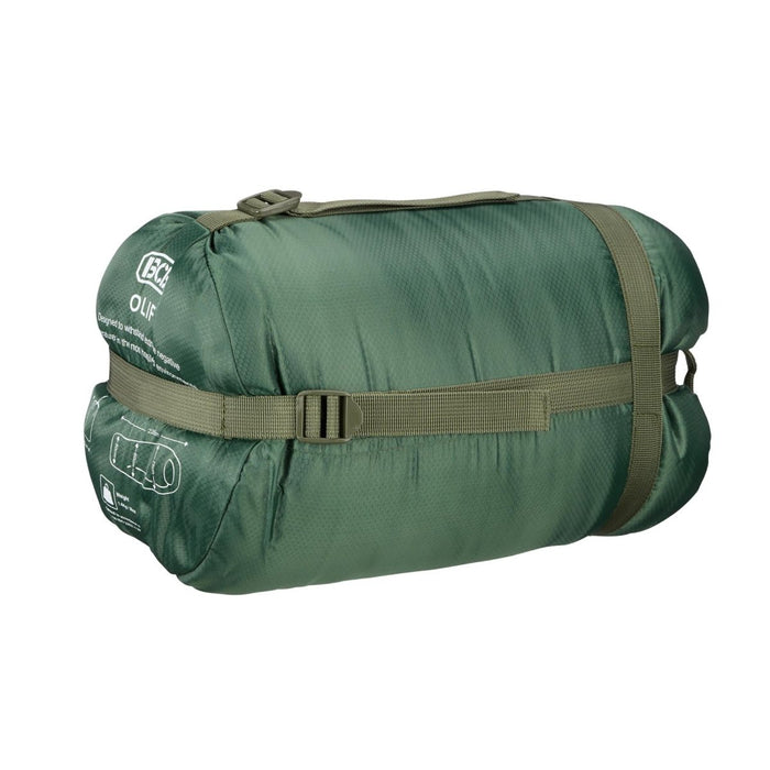 Kompakter grüner BCB The Olif 5 Sommerschlafsack im Kompressionssack, wasserabweisend und atmungsaktiv für Camping.