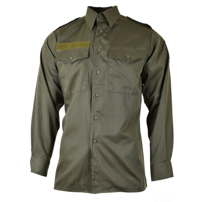Camicia da combattimento militare a maniche lunghe verde oliva M65 dell'autentico esercito austriaco con abbottonatura frontale e tasche sul petto.