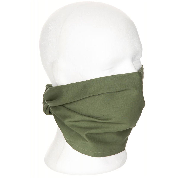 Sciarpa del deserto verde oliva dell'autentico esercito britannico utilizzata come fascia per la bandana traspirante sulla testa del manichino.