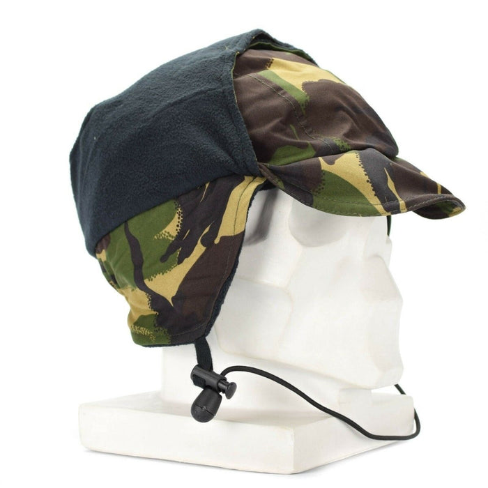 Berretto Gore-Tex impermeabile mimetico DPM autentico dell'esercito britannico con fodera per il freddo e sottogola regolabile.