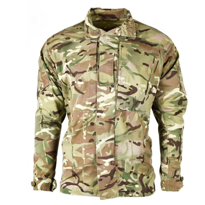 Véritable veste de combat MTP de l'armée britannique avec camouflage multicam et poignets réglables pour une utilisation en extérieur.