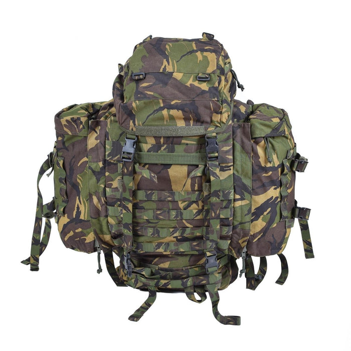 Echter niederländischer Militär-Rucksack mit 60 l DPM-Tarnmuster, abnehmbaren Seitentaschen und gepolsterten Trägern für den taktischen Einsatz.