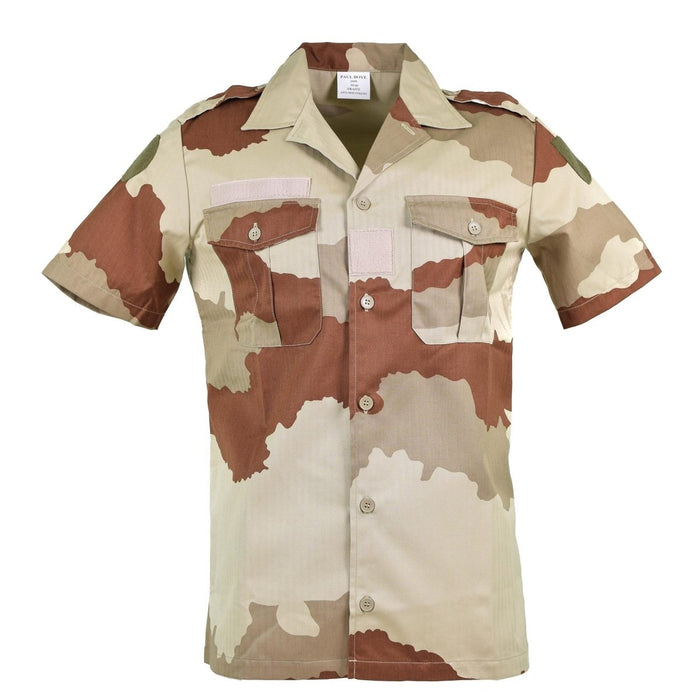 Camicia surplus militare a maniche corte in vera mimetica desertica F2 dell'esercito francese con tasche sul petto e spalline.