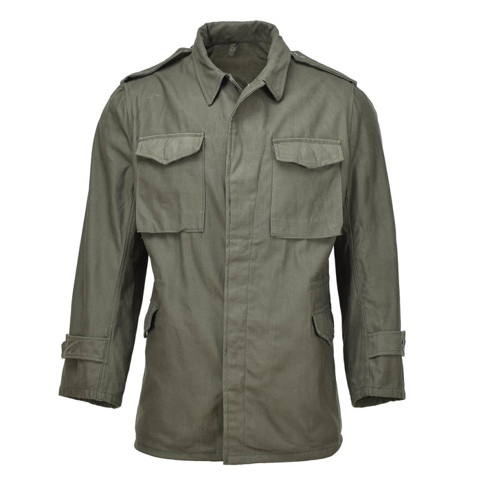 Echte griechische M65-Feldjacke in Olivgrün, strapazierfähig, mit mehreren Taschen und hohem Kragen, klassischer Army-Surplus-Stil.