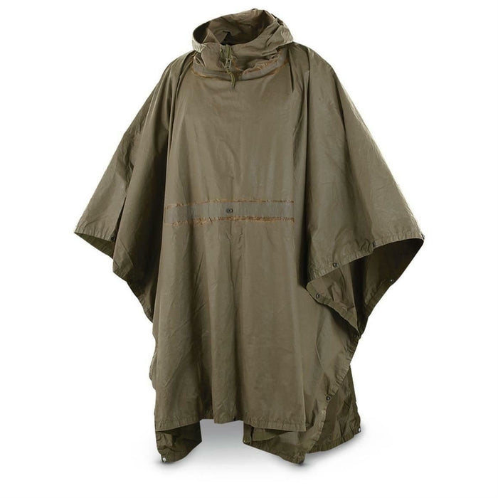 Vintage olivgrüner wasserdichter Regenponcho mit Kapuze der deutschen Armee zum Schutz vor nassem Wetter
