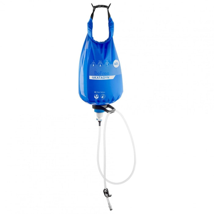 Filtro per l'acqua Katadyn BeFree Gravity da 6 litri con sacca sospesa e tubo flessibile per la purificazione e l'idratazione dell'acqua all'aperto.