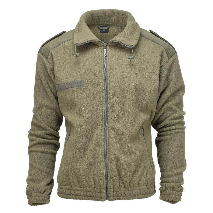 Veste polaire de style militaire MIL-TEC vert olive avec fermeture éclair sur le devant, isolation thermique et conception renforcée pour l'extérieur par temps froid.