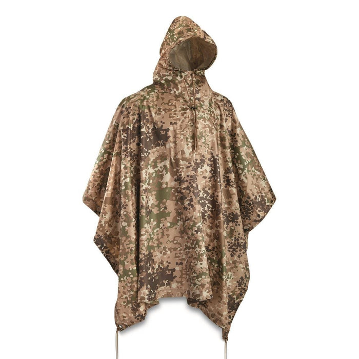 Wasserdichter Tarnponcho von Mil-Tec mit Kapuze, leichtem Ripstop-Gewebe, Knopfleiste vorne und Lanyard-Löchern für den Einsatz im Freien.