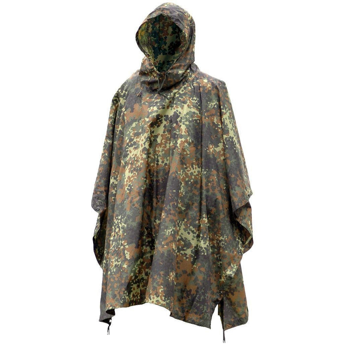 Mil-Tec-Poncho im Militärstil im Flecktarn-Tarnmuster, leicht, wasserdicht, mit Kapuze und Ösen als Unterschlupf.