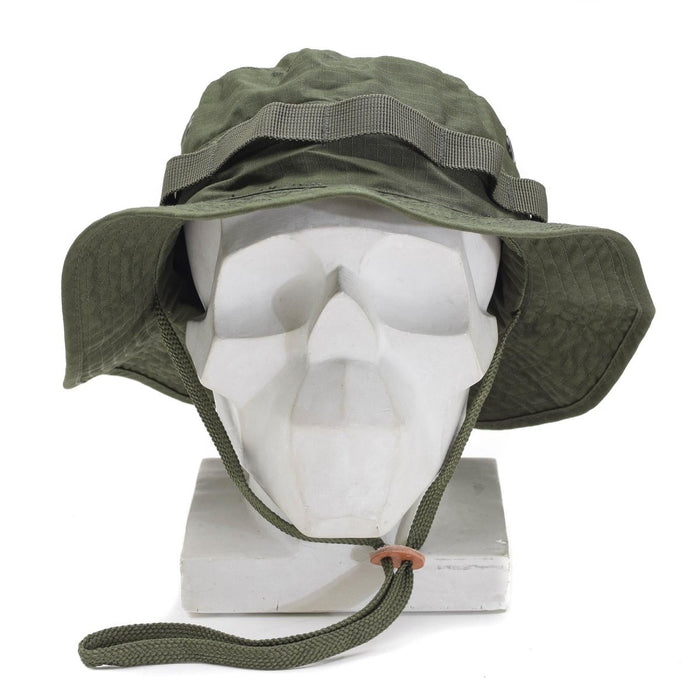 Olivgrüner Ripstop-Boonie-Hut von Mil-Tec im Militärstil mit Kinnriemen und Vegetationsschlaufen, konzipiert für den Outdoor- und taktischen Einsatz.