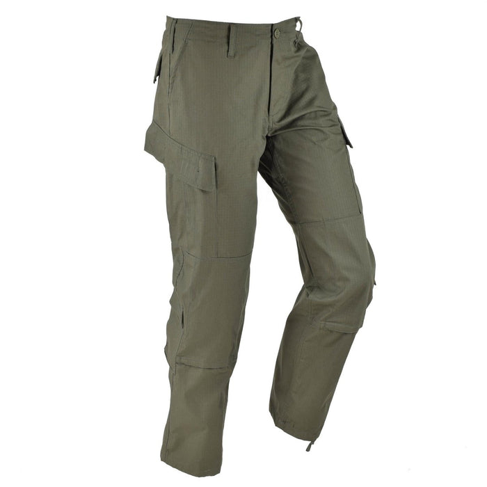 Mil-Tec olivgrüne Cargohose im U.S. Army-Stil mit Ripstop-Gewebe und mehreren Funktionstaschen für den Outdoor-Einsatz.