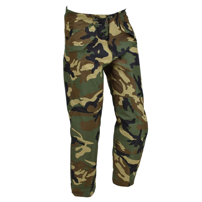 Pantalon imperméable et coupe-vent de style militaire MIL-TEC pour temps froid avec bretelles amovibles à motif camouflage forestier