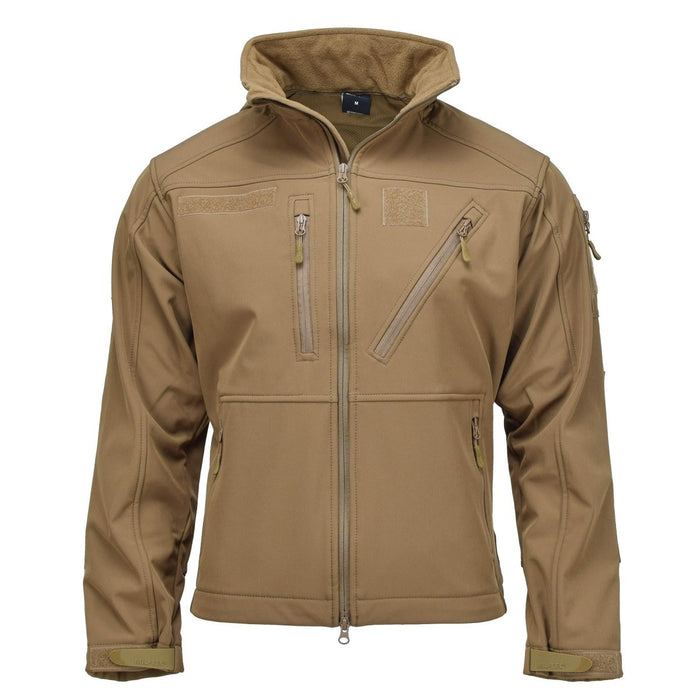 Dark Coyote MIL-TEC Softshell-Taktikjacke im Militärstil SCU14 mit Kapuze und Reißverschlusstaschen.