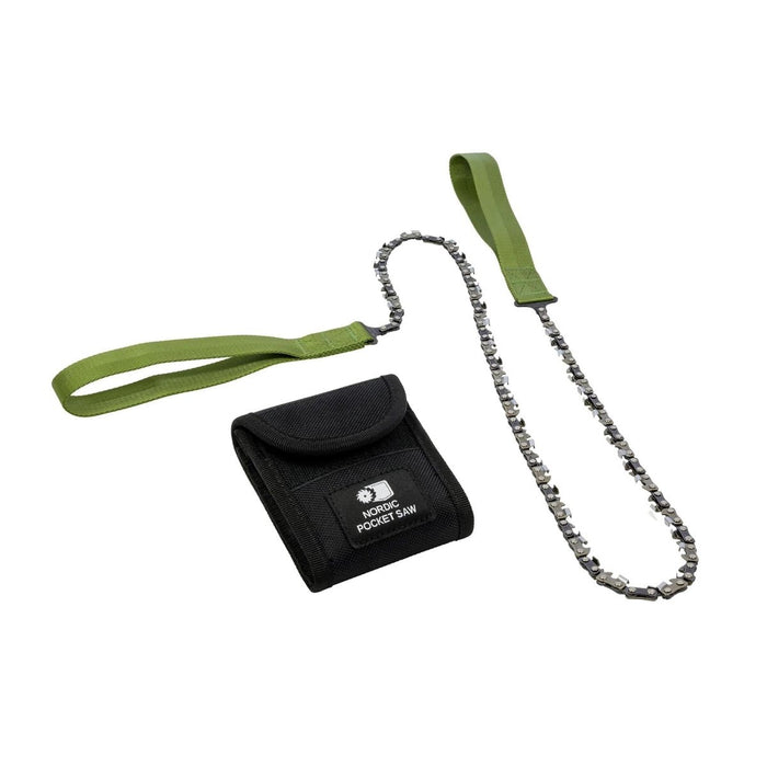 Langversion der Nordic Pocket Saw-Kettensäge aus Kohlenstoffstahl mit grünen Riemen und schwarzer Tragetasche für Camping und Wandern.