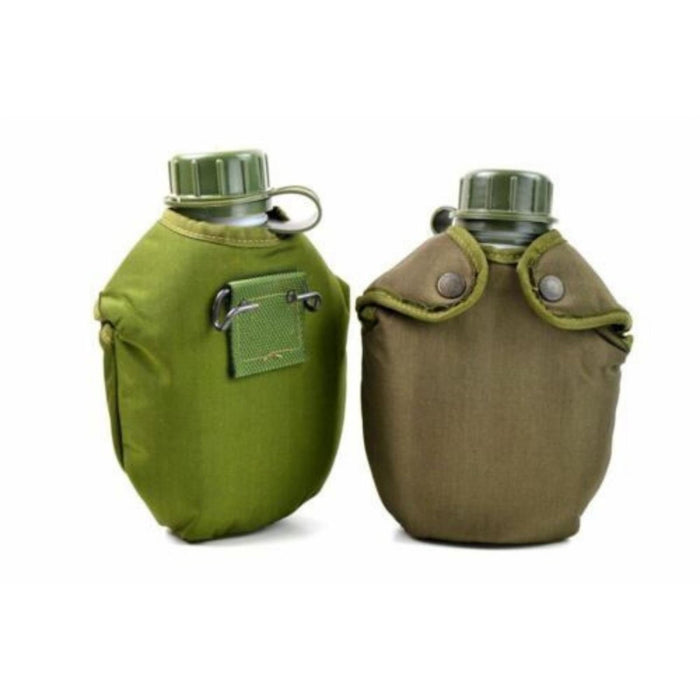 Borracce originali da mensa militare norvegese in verde oliva e coperture protettive marroni per uso esterno.
