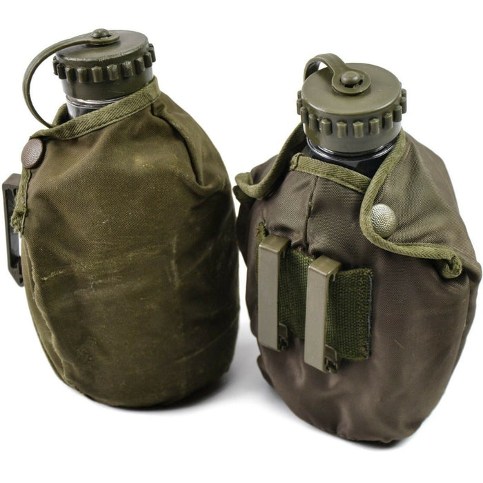 Borracce militari originali dell'esercito austriaco con bottiglie di plastica resistenti e tasche in nylon per un facile fissaggio alla cintura.