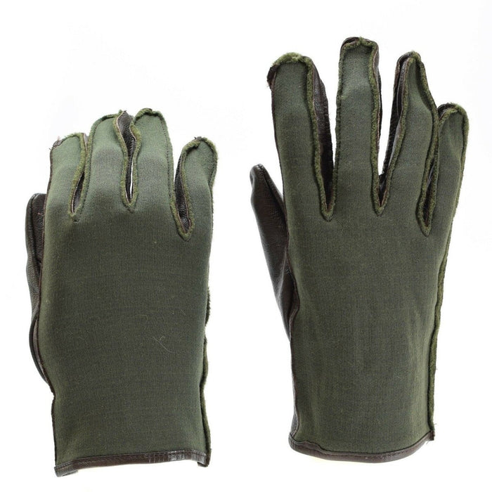 Guanti da combattimento originali dell'esercito belga stile Seconda Guerra Mondiale in nylon verde oliva e pelle con cuciture rinforzate e cinturini da polso regolabili.