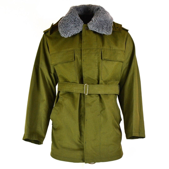 Vintage tschechische Armee M85 olivgrüne Winterparkajacke mit abnehmbarem Kunstpelzkragen und Gürtel, langlebiges Militärdesign.