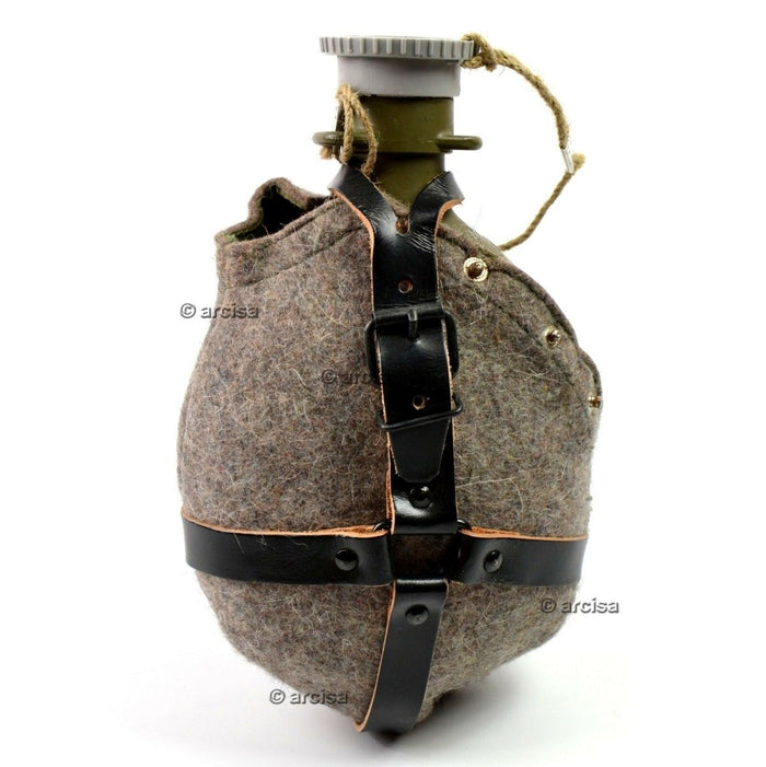 Borraccia in metallo originale M60 dell'esercito ceco con rivestimento in lana e cinturini in pelle, borraccia militare vintage per uso esterno
