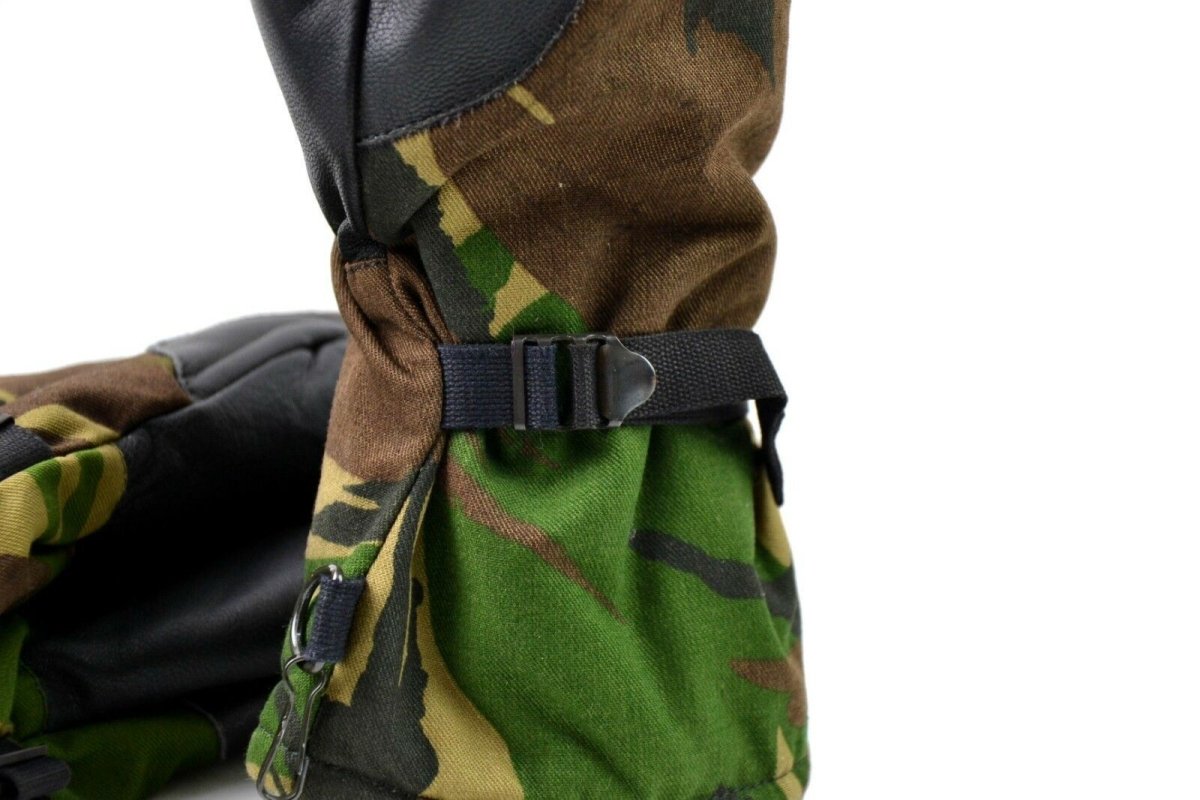 Original Dutch Army DPM Woodland Camo Mittens. Guanti militari olandesi