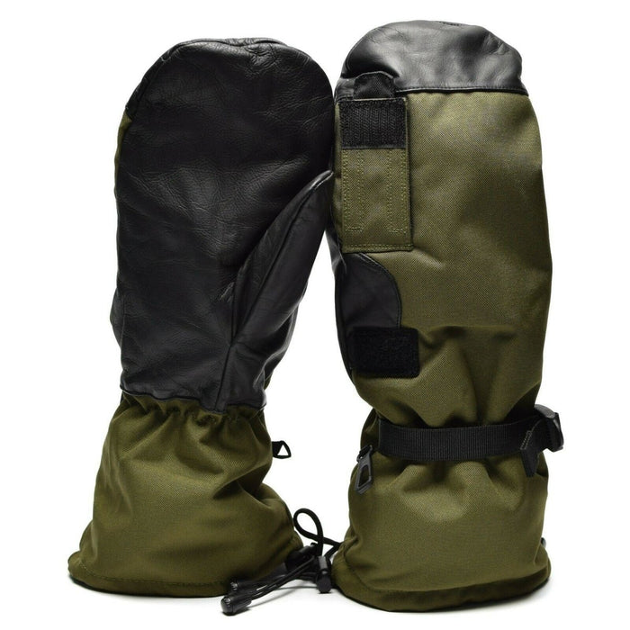 Guanti da dito Gore-Tex verde oliva originali dell'esercito olandese con palmo in pelle e cinturini da polso regolabili per condizioni fredde e umide.
