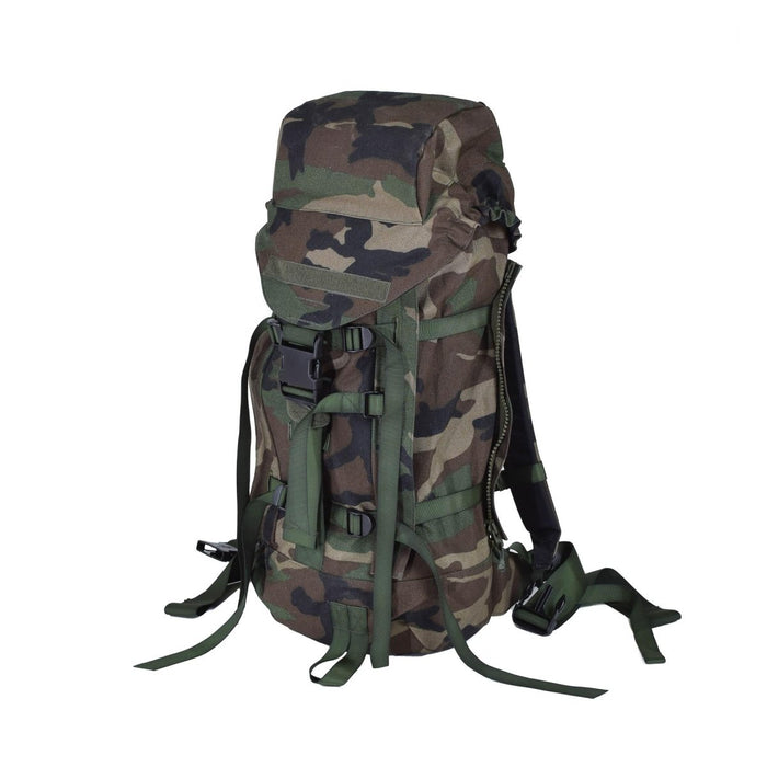 Sac à dos de jour camouflage militaire néerlandais 40 L avec bretelles rembourrées et boucles à dégagement rapide pour la randonnée et le camping.