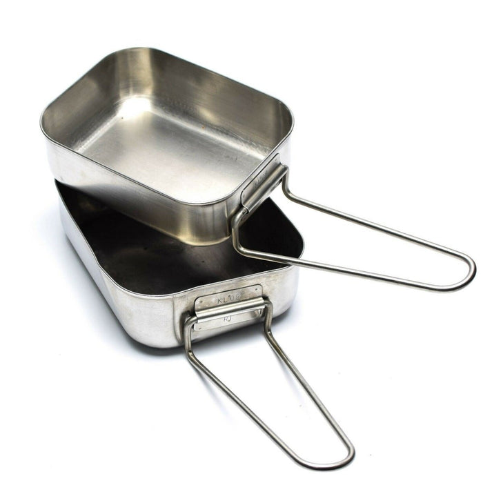 Original niederländisches, zweiteiliges Kochgeschirr-Set aus Edelstahl mit klappbaren Griffen zum Kochen im Freien und beim Camping.