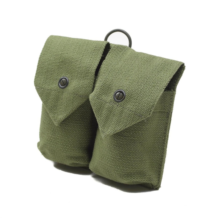 Originale Vintage-Munitionstasche der norwegischen Armee aus strapazierfähigem grünem Canvas mit zwei Fächern und Druckknöpfen.