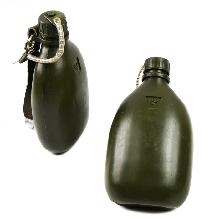Borraccia militare verde oliva dell'esercito svedese con tappo a vite e attacco per cintura in tessuto per uso esterno.