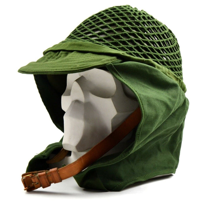 Casque militaire original de l'armée suédoise avec couverture en filet vert et mentonnière pour un ajustement sûr et un camouflage