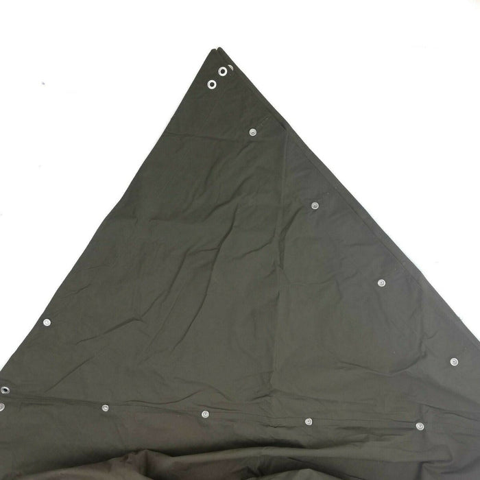 Olivgrüner halber Schutzponcho der schwedischen Armee aus strapazierfähigem, wasserabweisendem Material mit Metallösen für vielseitigen Einsatz