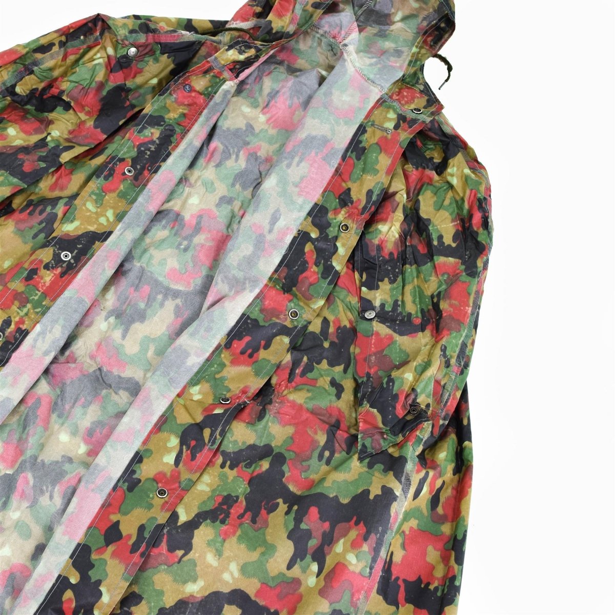 Poncho tactique en plastique camouflage original des troupes de l'armée suisse, modèle Alpenflage