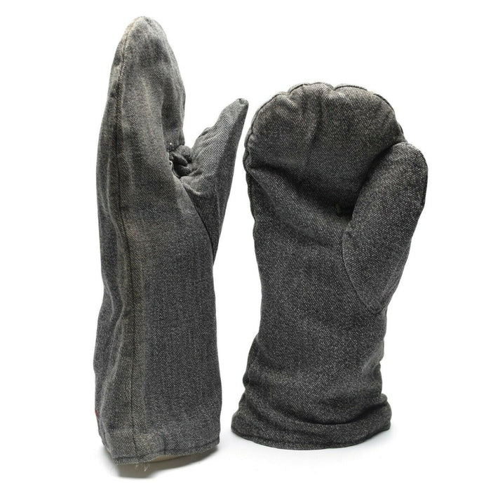 Originale Winterfäustlinge der Schweizer Armee mit Flanellfutter und Stulpen im Militärstil für zusätzliche Wärme und Haltbarkeit.