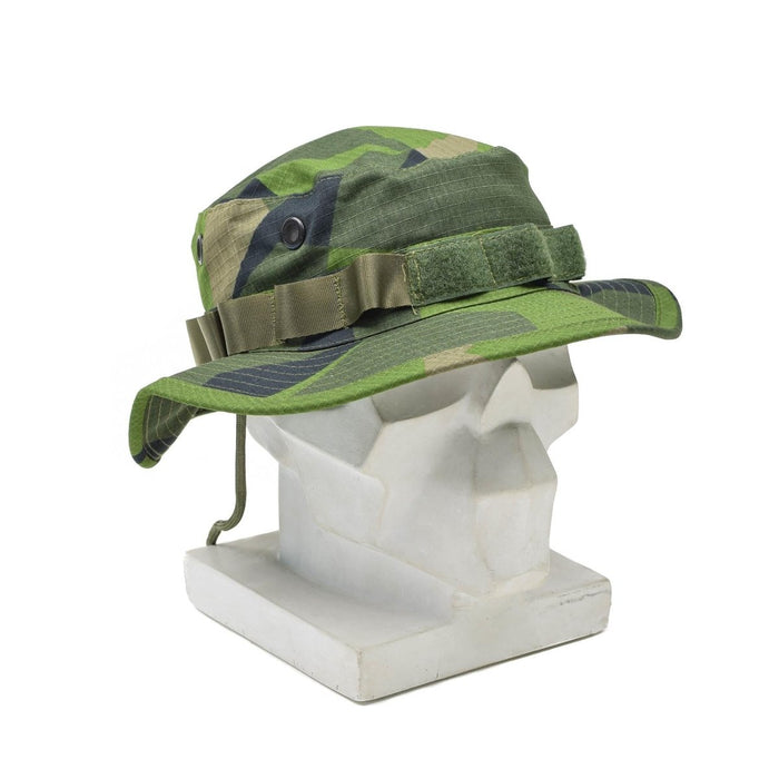 Boonie-Hut im schwedischen Militärstil aus grünem Splinter-Camouflage-Ripstop-Stoff mit breiter Krempe und Belüftungsösen